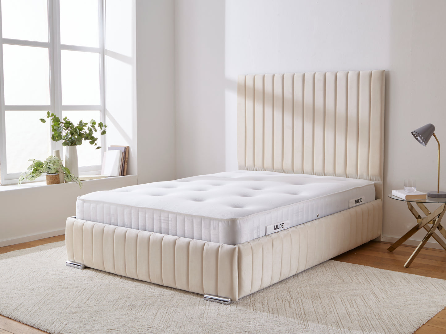 Auckland Upholstered Bed
