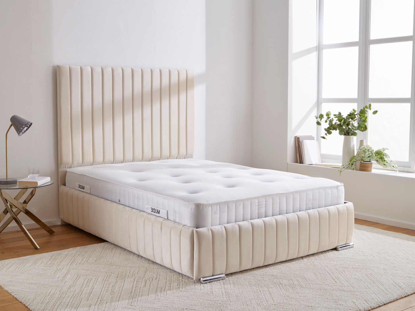 Auckland Upholstered Bed