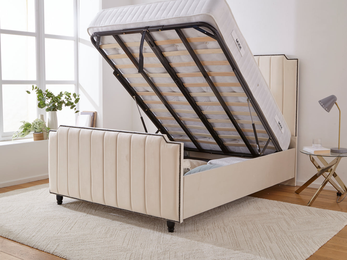 Santiago Upholstered ottoman Bed